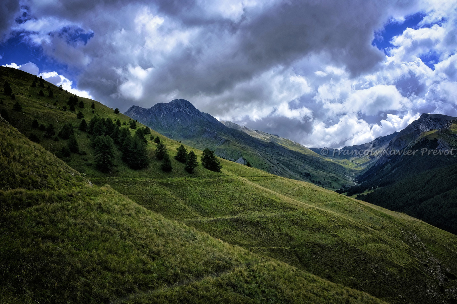 photo des alpes dans la vallee du queyras